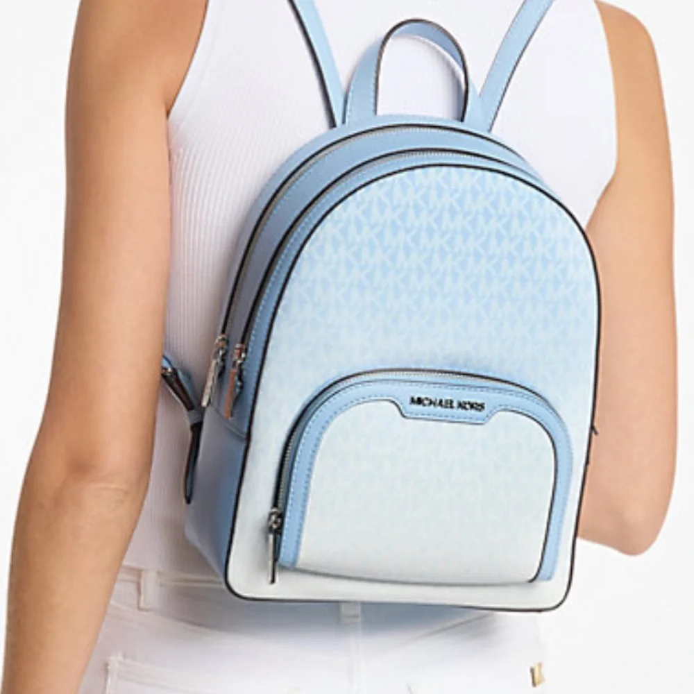 MICHAEL KORS Jaycee Medium Ombré Signature Logo Backpack
LIGHT SKY
NWT - Picture 13 of 13